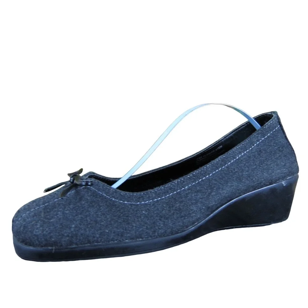 Aerosoles Women Flower Stem Slip-On Gray Fabric Sz 7 Medium  Used 2025‎